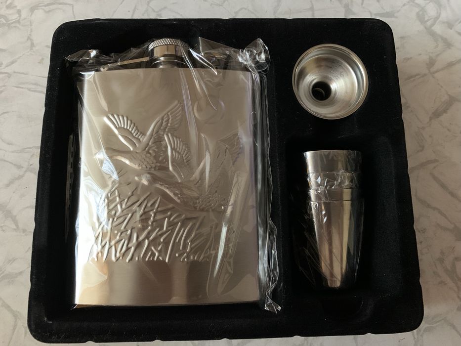 Фляга з стопками. Подарунковий набір