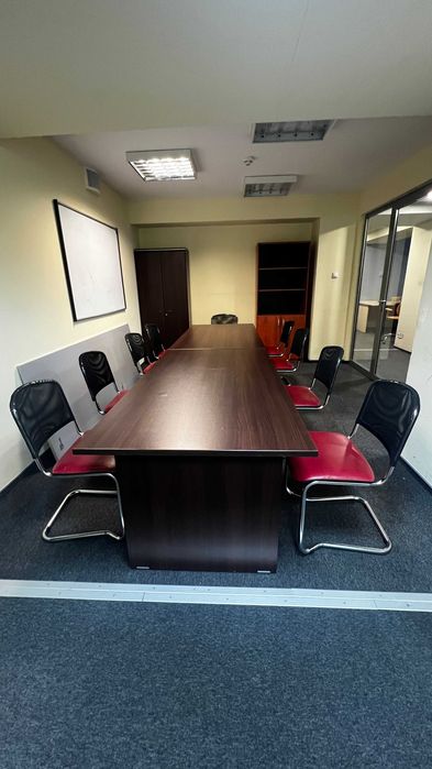 Stół konferencyjny plus 10 krzeseł