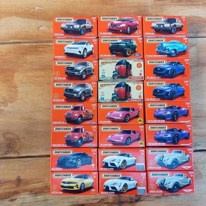 Matchbox Drive your Adventure 24 carros em caixa no display DNK70-9C0H