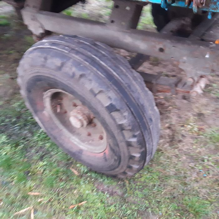 Продам тракторний причіп 2ПТС4