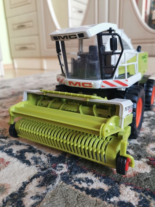 Комбайн, фермерська техніка, сільськогосподарська техніка