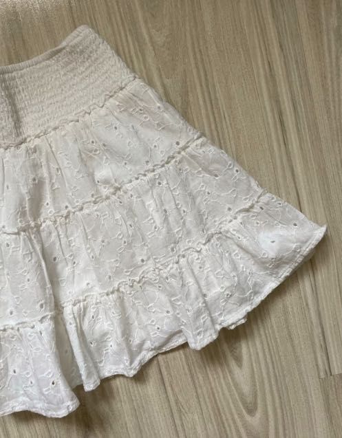 Biała haftowana spódniczka American Eagle