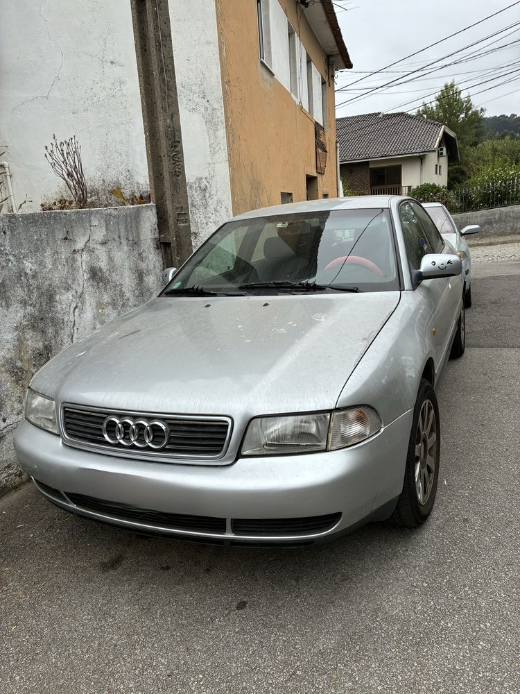 Audi A4 cinzento Gasolina - GPL