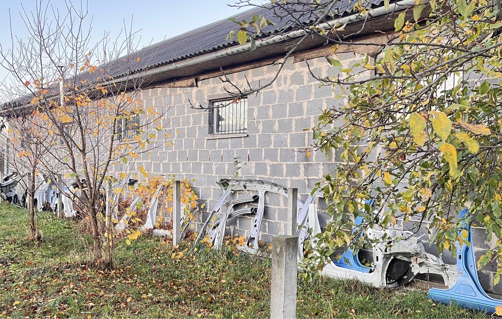 Разборка запчастини Nissan Leaf кузов чверть ланжерон порог стійка дах