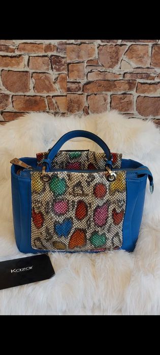 Niebieska  skórzana torebka damska z motywem skóry wężowej Marki Kazar