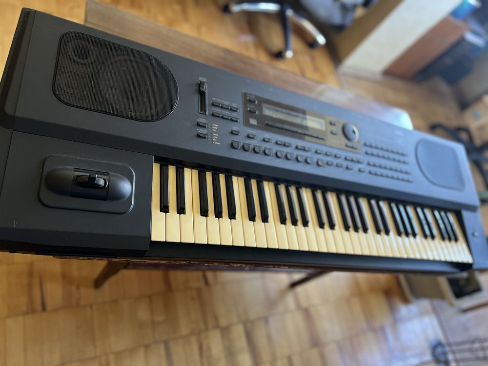 Синтезатор Korg i4S