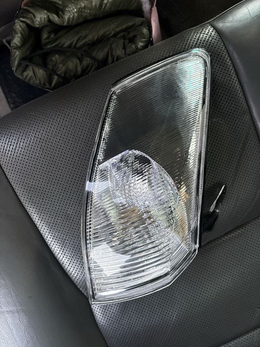 Повторители поворотников (2) на Toyota camry 20 1997-1998 гг.