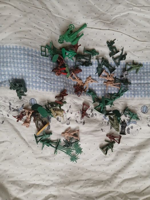 Żolniezyki plus pojazdy wojskowe 49szt