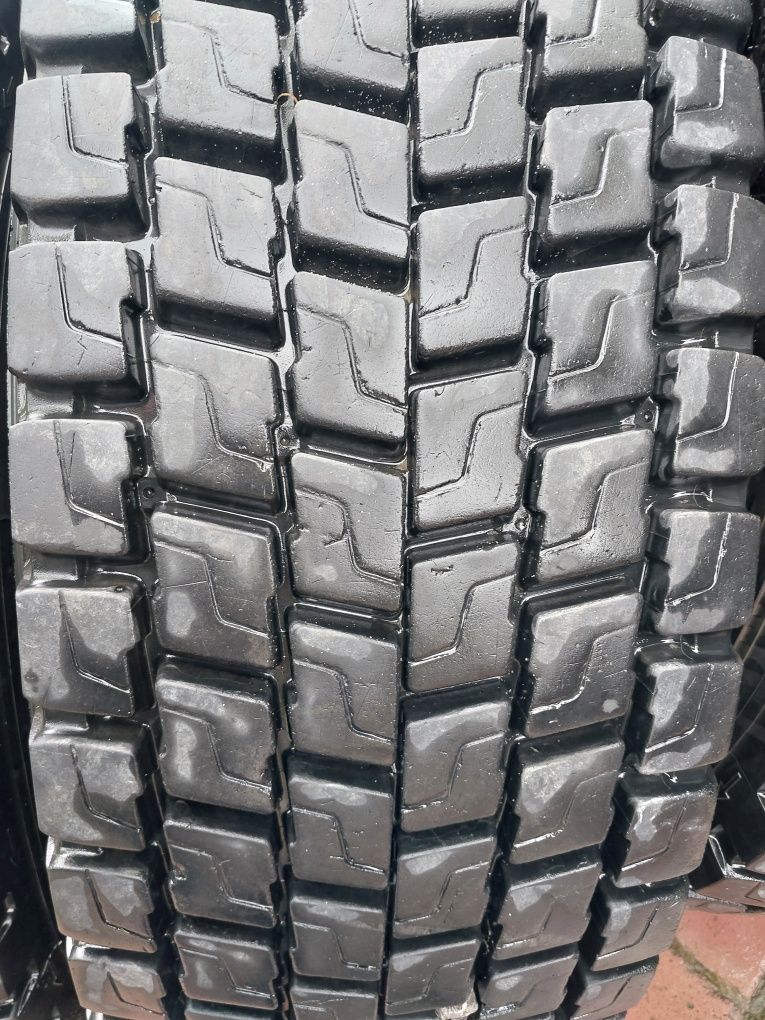 Kpl opon michelin 285x70x19.5. . F.v.