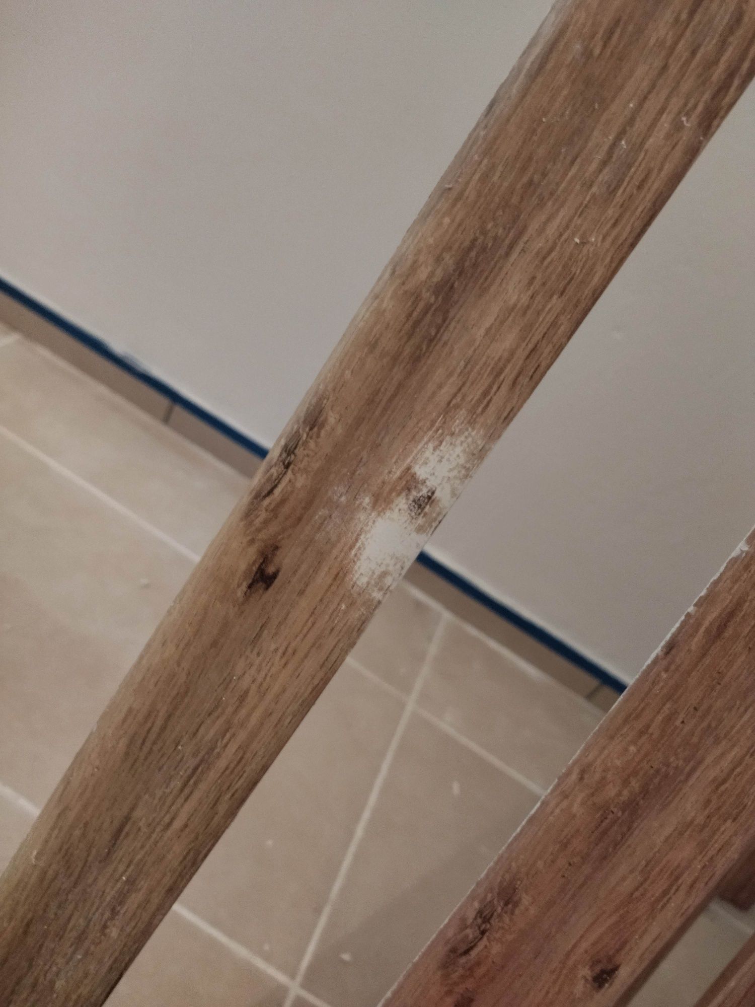 Listwy przypodłogowe MDF wys. 4,5 cm, dł. 11 m, 1 defekt