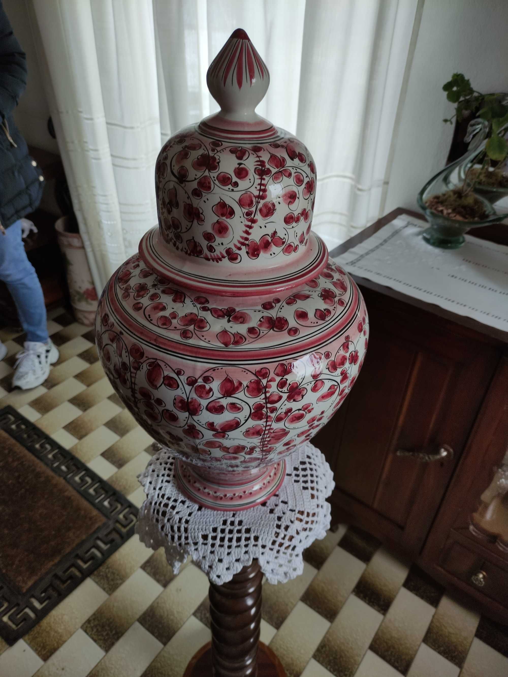 Vaso decorativo com motivos florais