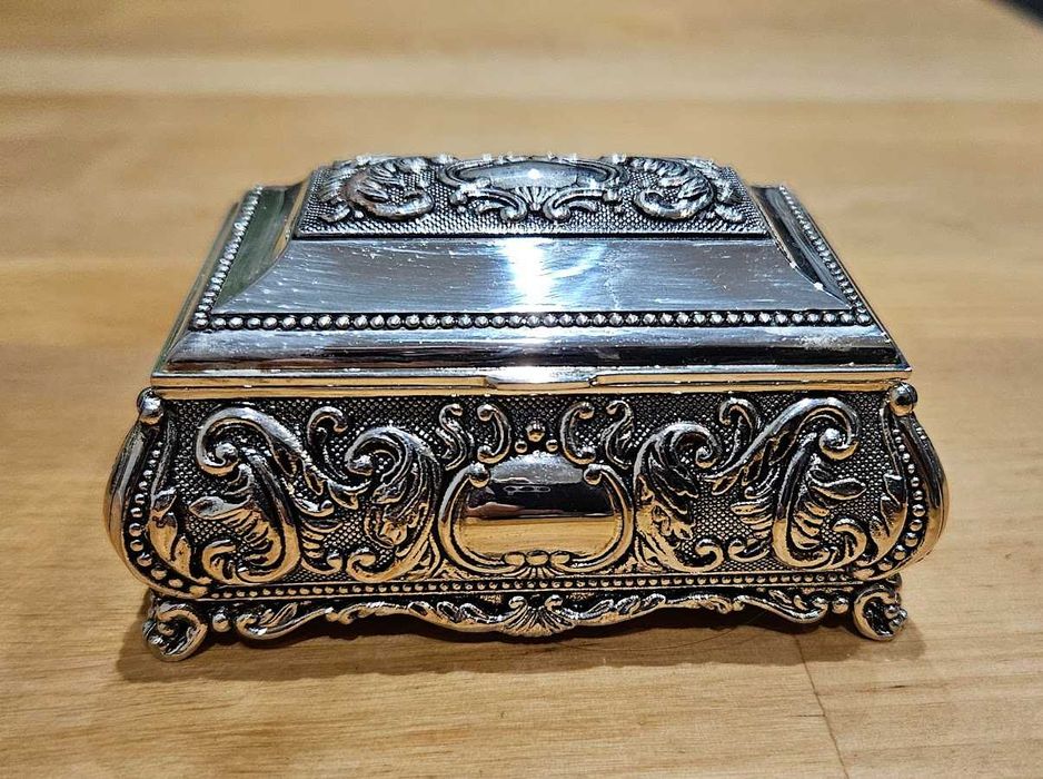 Скриньки та канделябри з Англії. Вінтаж .