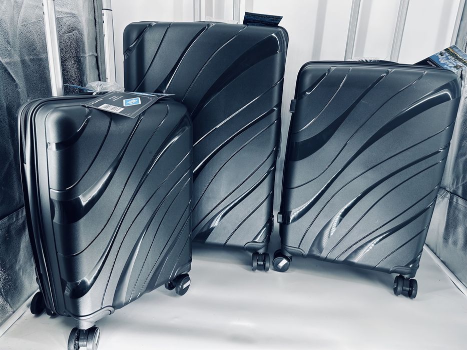 Nowy zestaw walizek ! Nie pekaja ! Najniższa cena rynkowa !