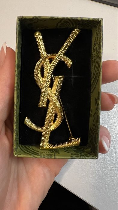 Broszka YSL modny wzór