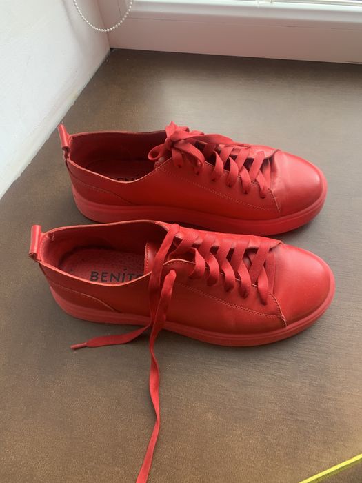 Продам кожанные кеды кроссовки красные