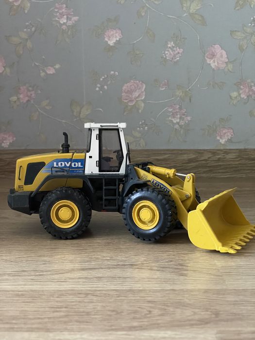 Макет погрузчика Volvo Lovol FL958G