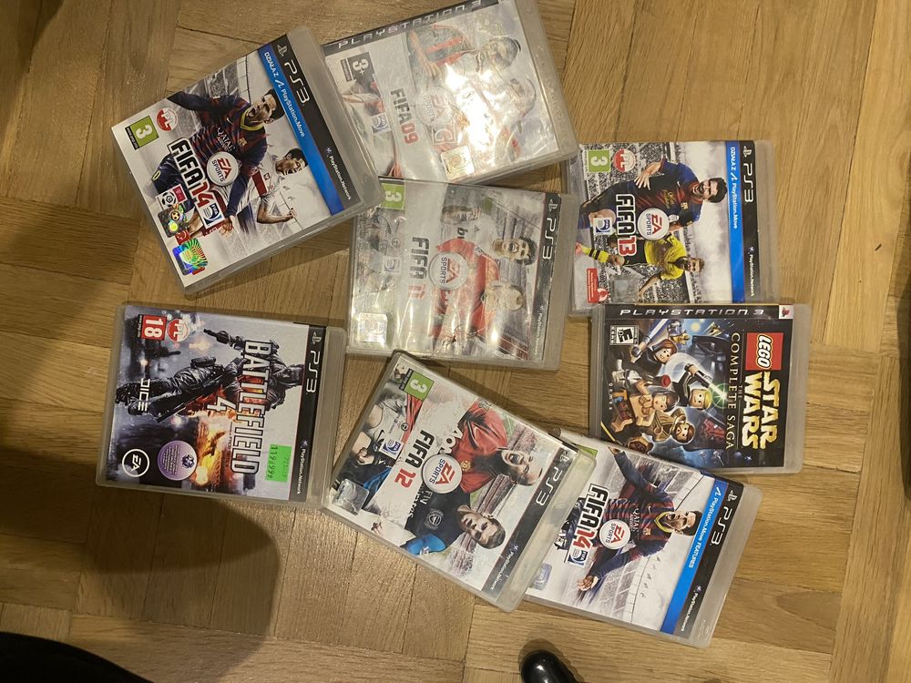 Ps3 + 8 gier+ 3 pady + pelne okablowanie plus kamerka do move