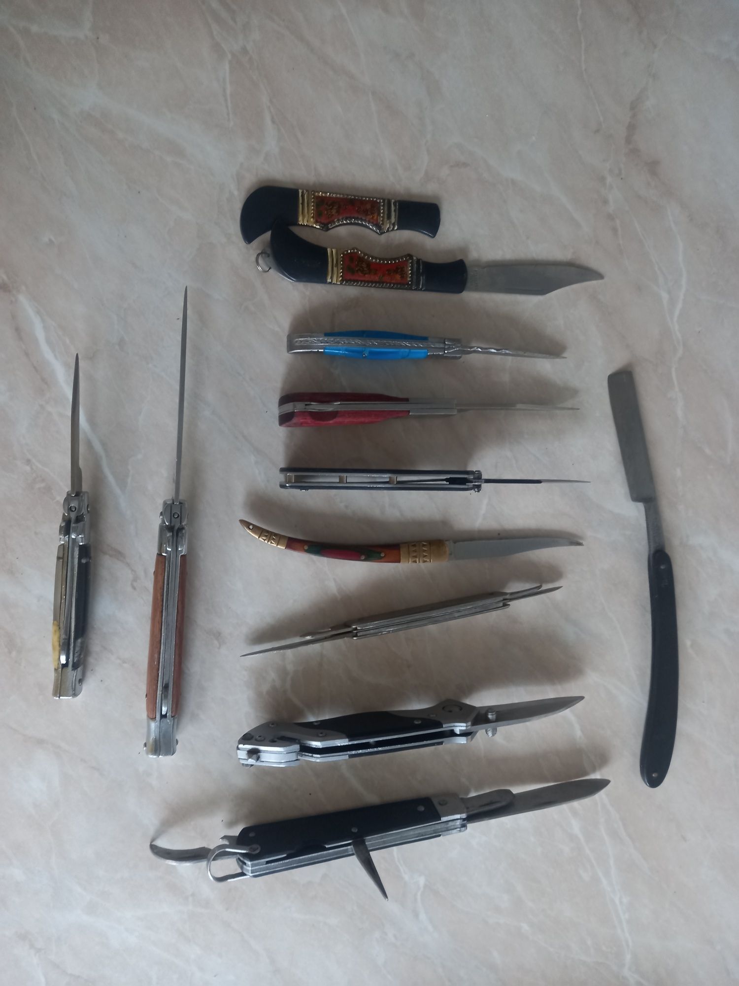 Продам різні ножі лот