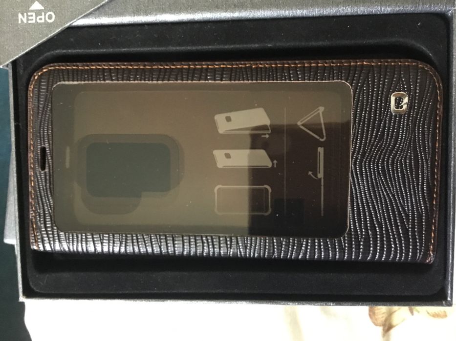 Кожаный чехол Samsung 9+новый