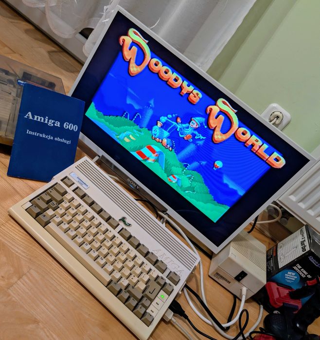 Konsola Amiga 600 Duży zestaw z akcesoriami 40 Dyskietek