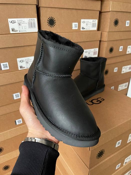 Уггі Чоловічі UGG Classic Mini Black Leather (Шкіра)