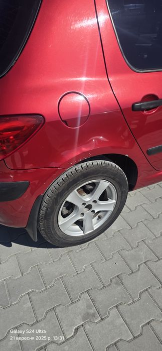 Автомобіль пежо 307