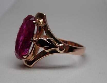 Złoty pierścionek rubinowo purpurowy kamień różowe złoto R.22