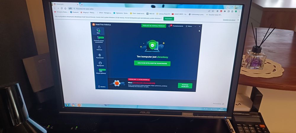 Komputer + monitor + klawiatura + mysz itd.