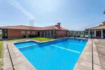 Extraordinária Moradia com Piscina de 80 m2 e Terreno de 2 400 m2 - Fe