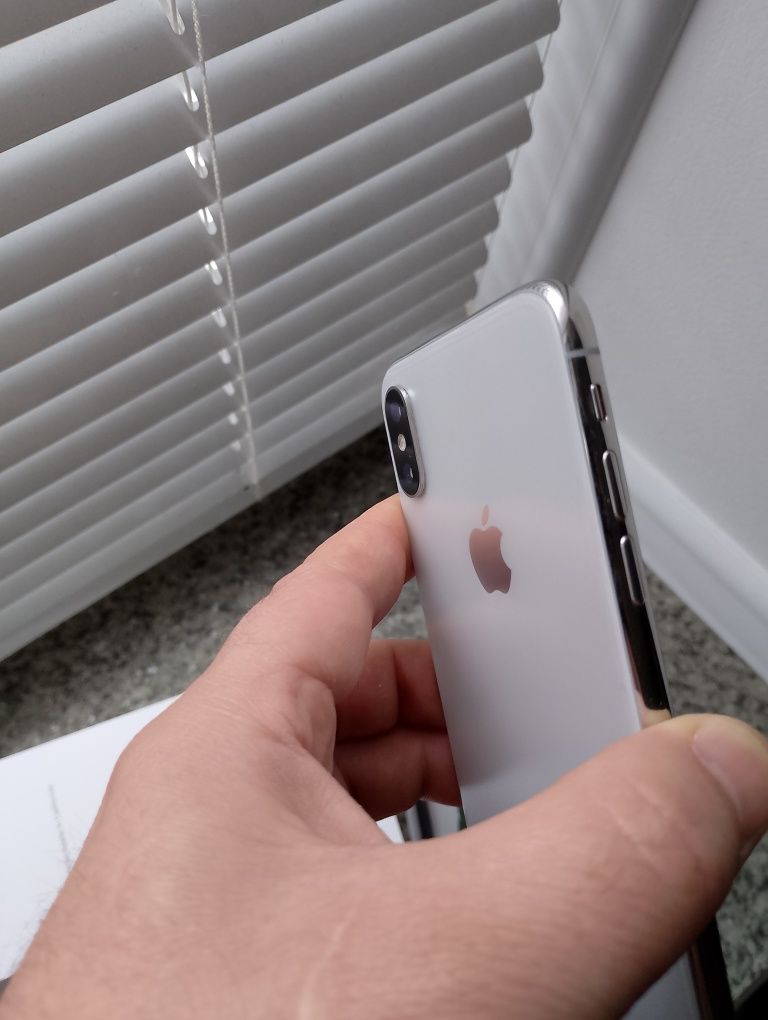 Продам iPhone 10.64gb.