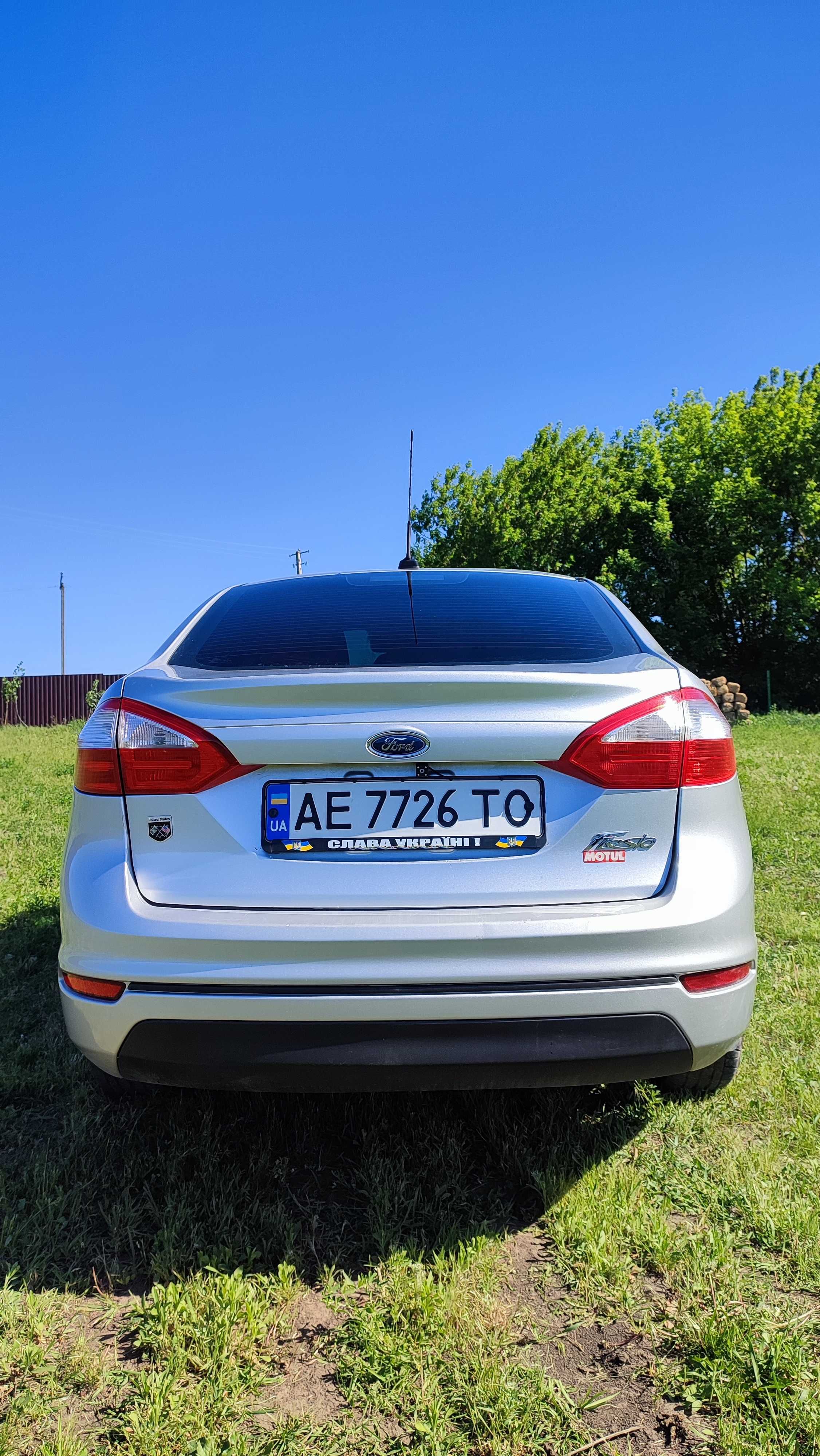 Ford Fiesta 2015 рік 1.6