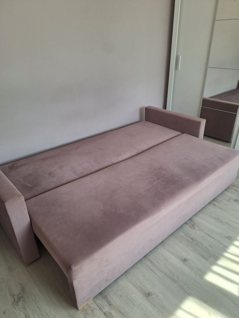 Super sofa! Funkcją spania i pojemnik na pościel! Trzyosobowa