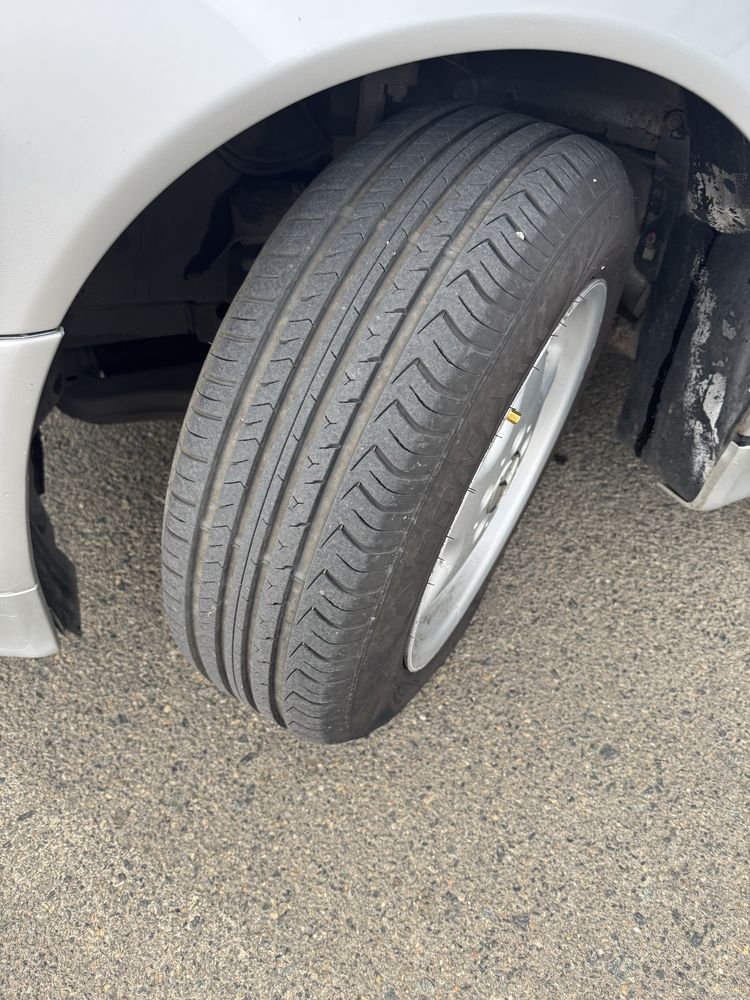 Мерсадес 210 автомат 2.1 дизель
