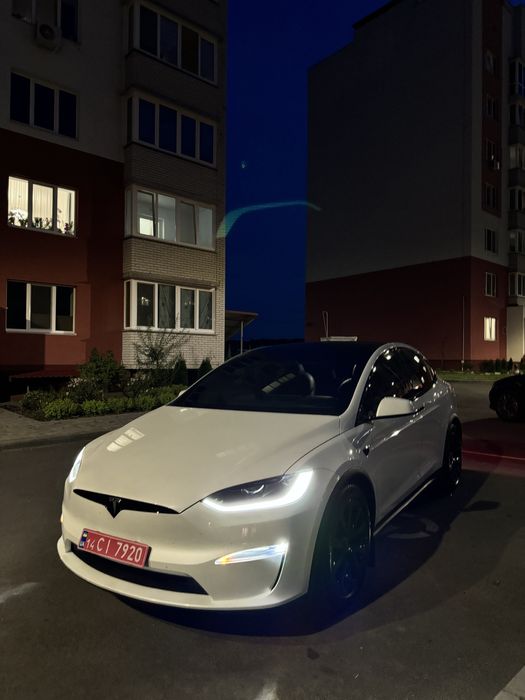 Tesla model x продам