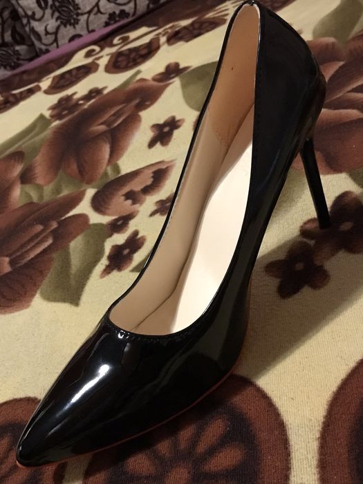 Женские туфли лаковые, LABUTEN'S - каблук 10см,  новые, 43р. 27см