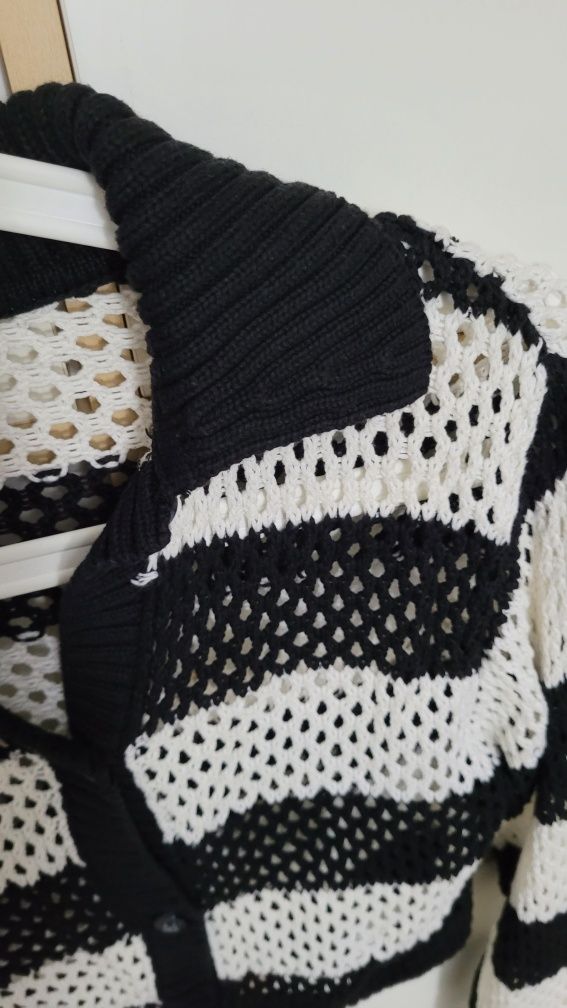 Sweter ażurowy w paski oversize
