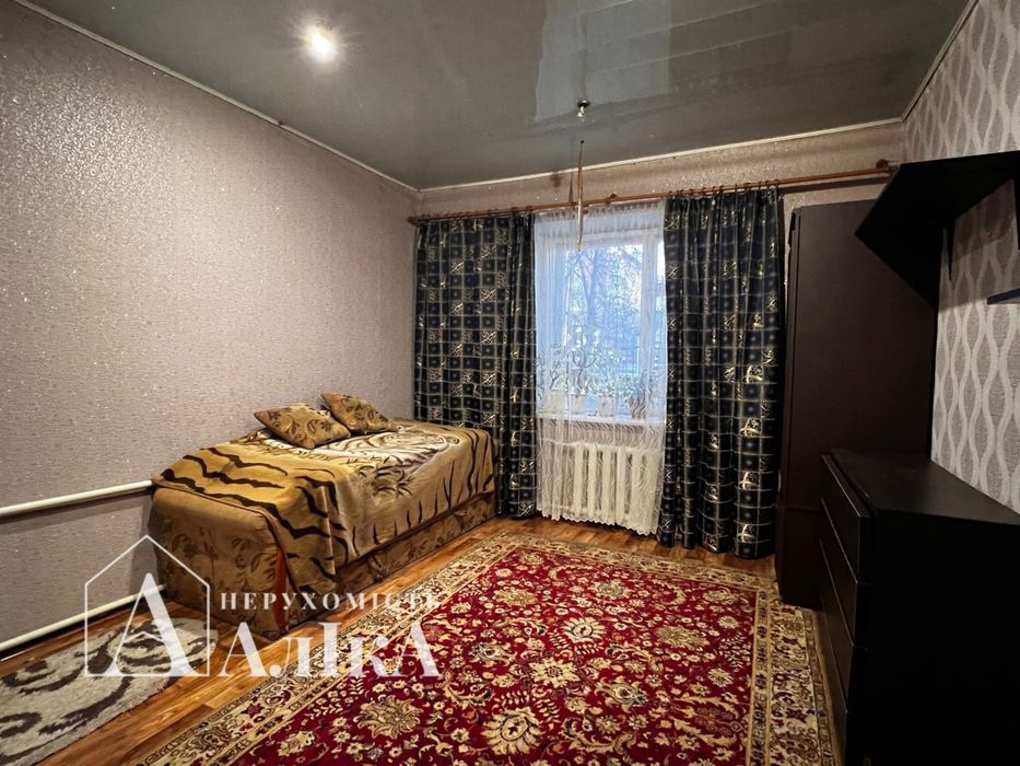 Продам частину будинку з власним двором