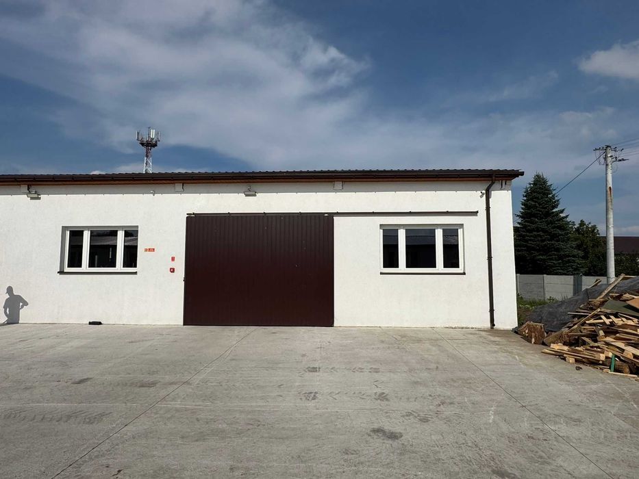 Hala/ Magazyn/ Obiekt z biurami oraz pomieszczeniami socjalnymi