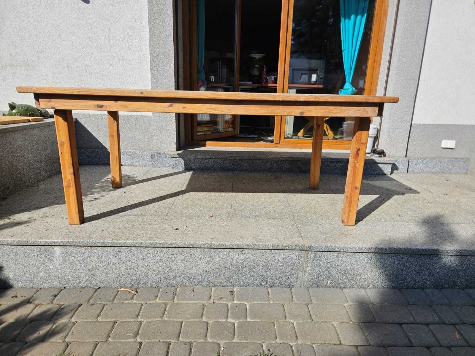 stary drewniany stół sosnowy