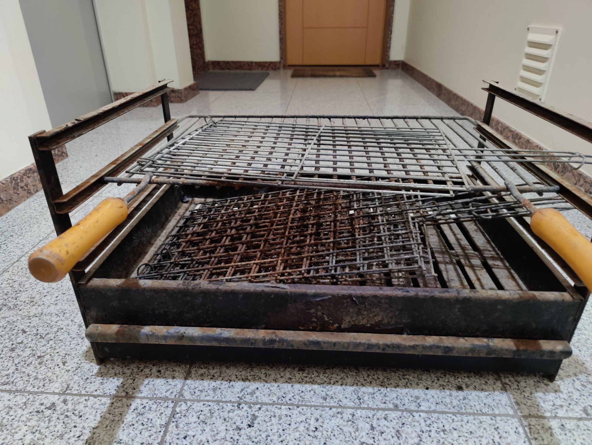 Grelhador de aço bbq - 10 euros