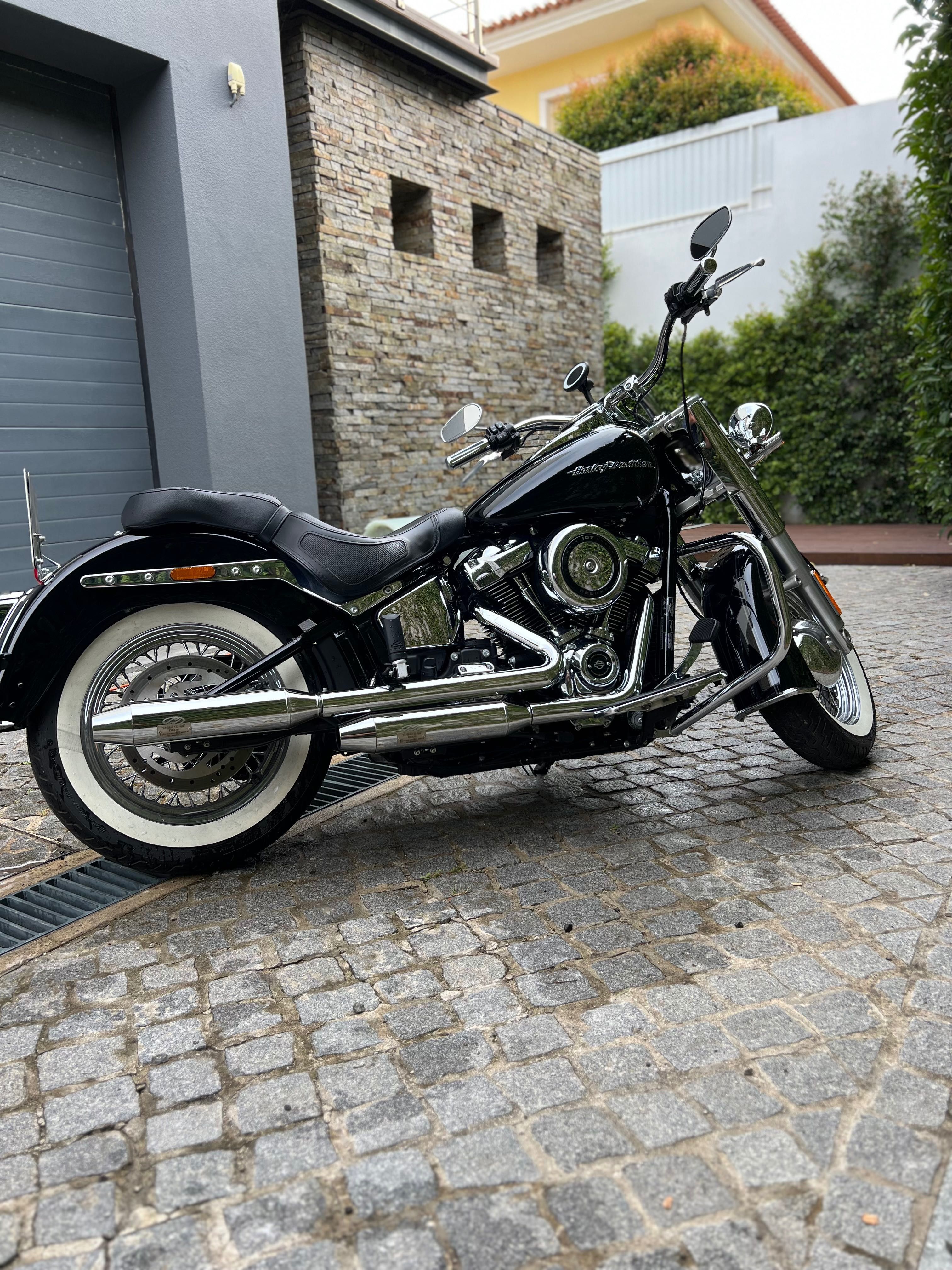 Harley Davidson Deluxe only 1.500km
