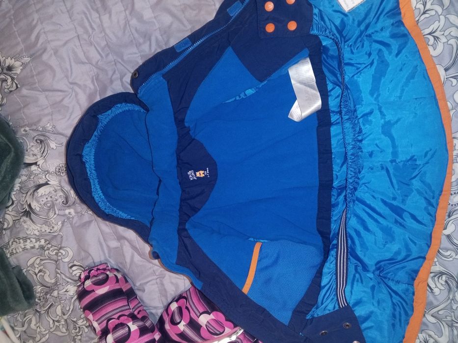 Продам классную куртку унисекс 122 рост, 6-7 лет