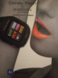 Smartwatch, zegarek z gniazdem SIM, aparatem i słuchawką bluetooth.