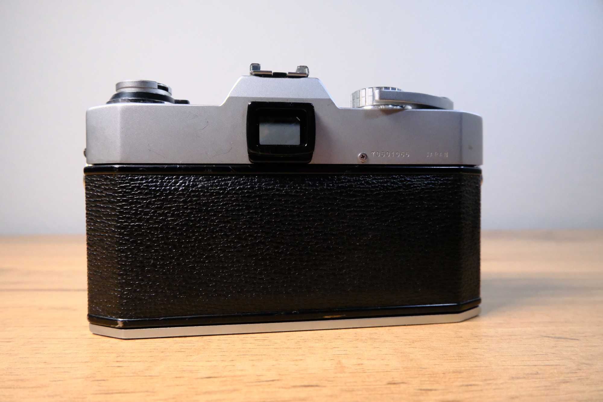 Aparat Yashica FX-2 z obiektywem Super Paragon PMC II Auto Tele Zoom