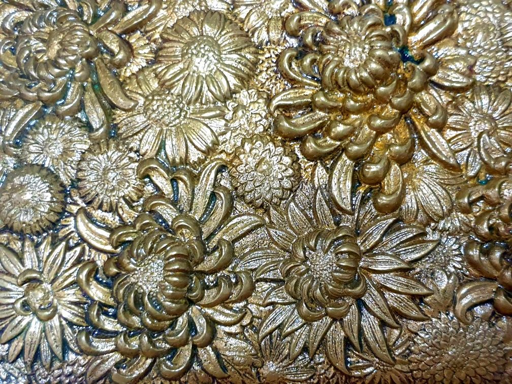 Fantástico antigo guarda joias Arte Nova com motivos florais em bronze