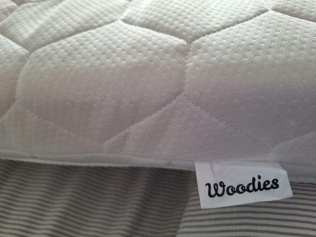 Łóżeczko dziecięce woodies 140x70cm wraz z materacem Plus dodatki
