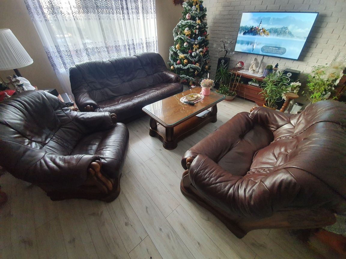 Wypoczynek z skóry fotel i dwie kanapy