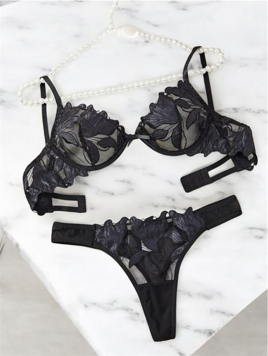 Elegancki czarny komplet bielizny rozmair L biustonosz stringi