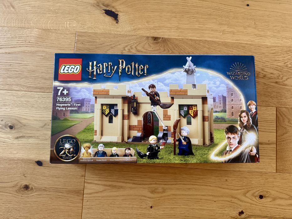 LEGO® 76395 Harry Potter - Hogwart: Pierwsza lekcja latania