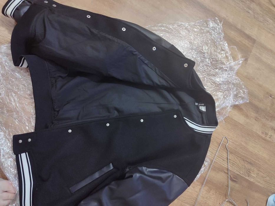 Куртка Ветровка Бомбер женский, размер М, брали в Америке,